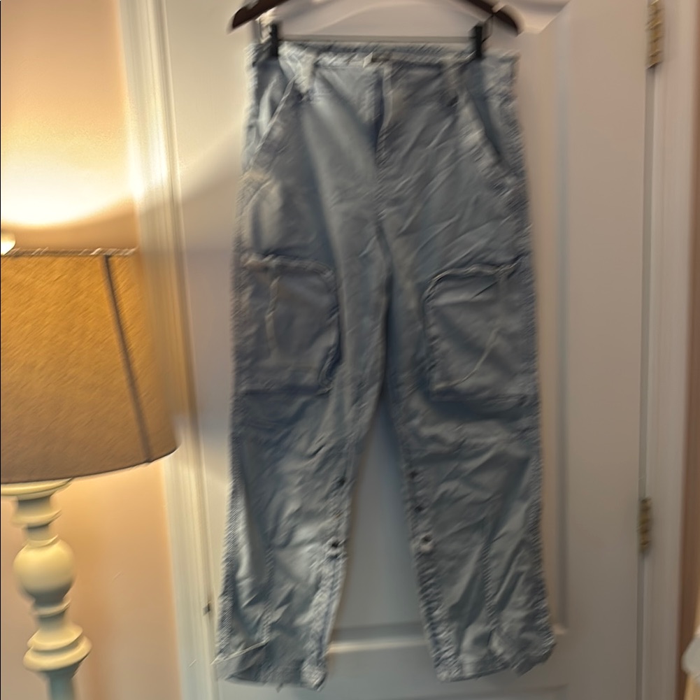 Women’s Cargo Jean Pants Free People. Has Pockets In Front